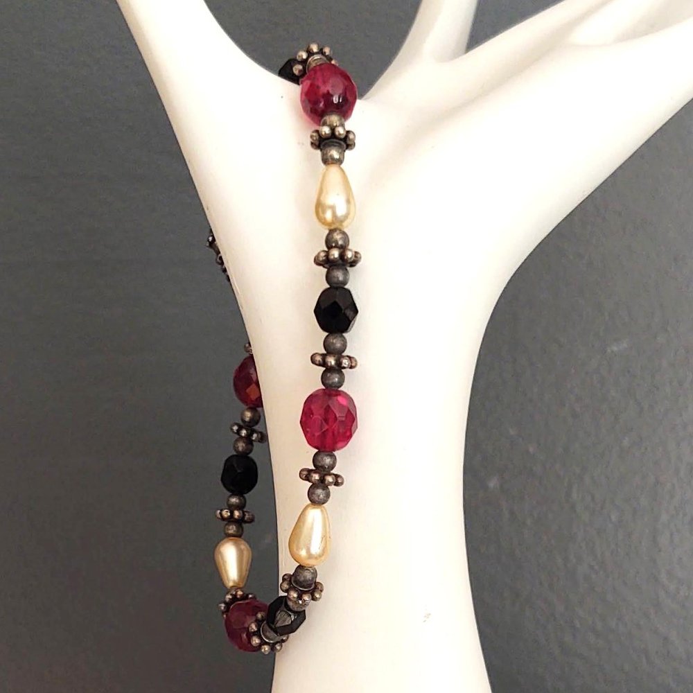 Red and black crystal, faux pearl bracelet